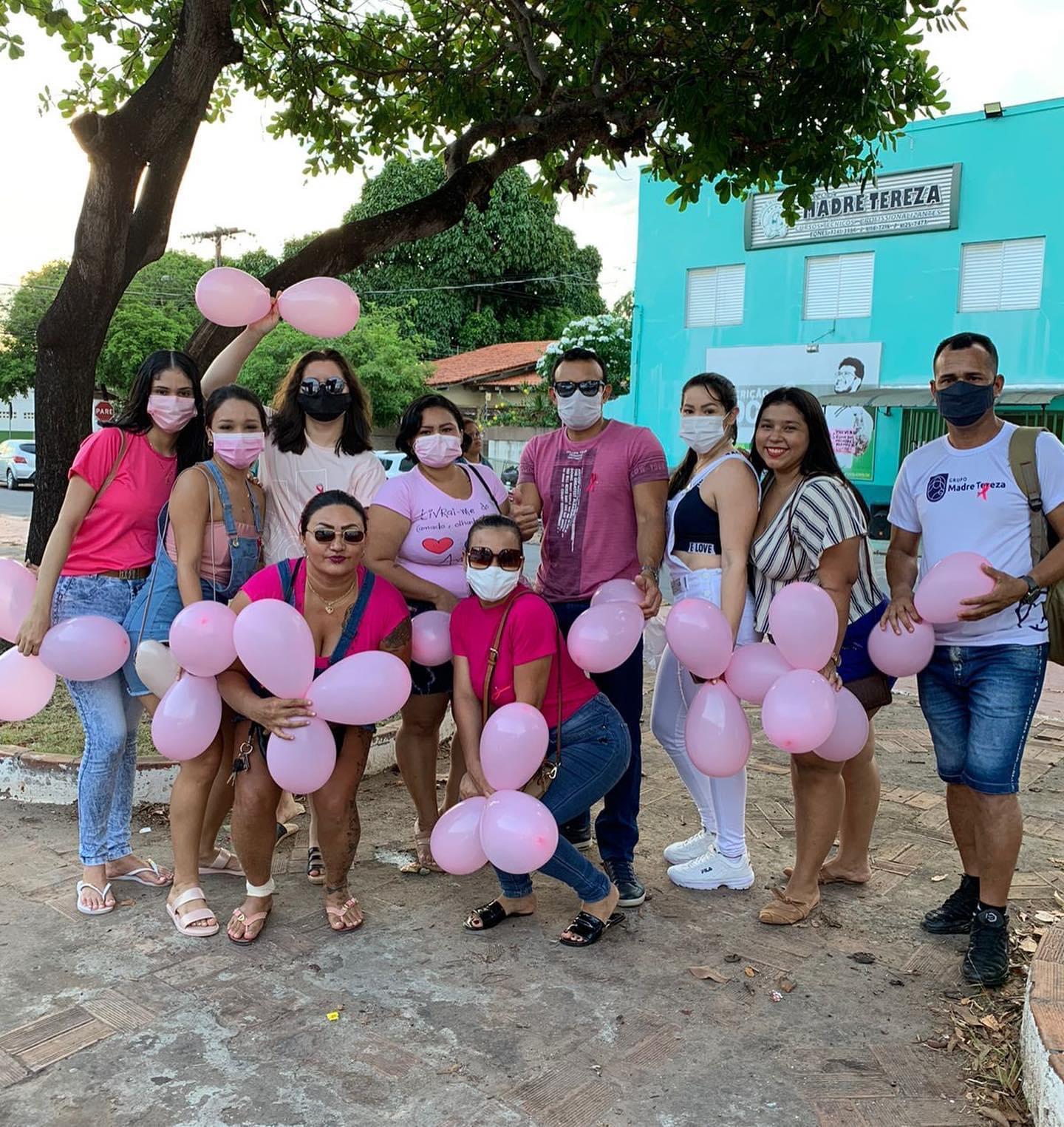 Grupo Madre Tereza realiza Blitz educativa  em alusão ao Outubro Rosa 