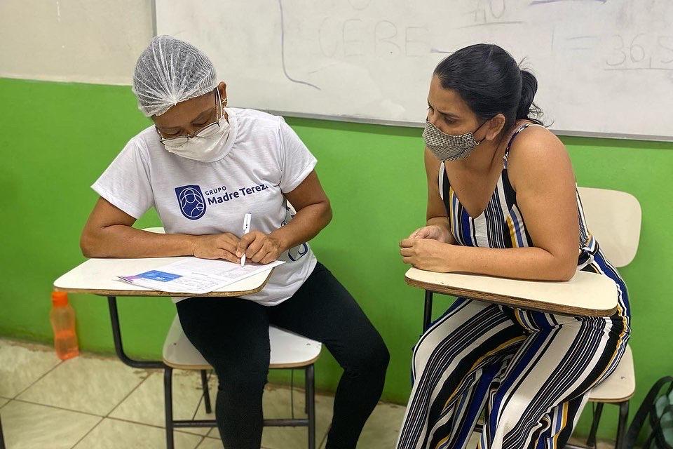 Grupo Madre Tereza realiza ação de massoterapia em Macapá 