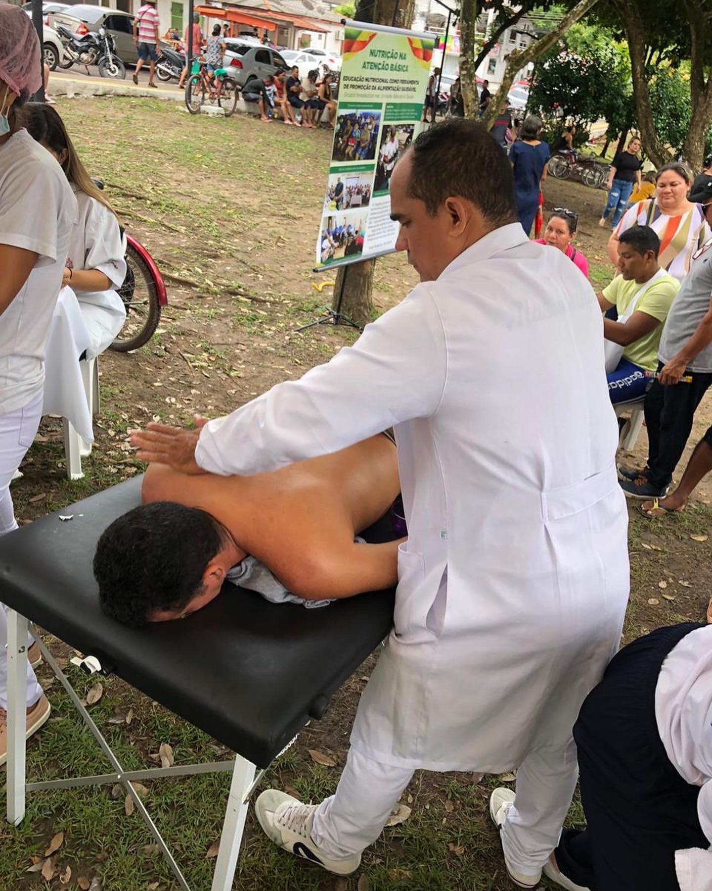 Grupo Madre Tereza oferta serviços de massoterapia durante evento realizado pela Prefeitura de Macapá 