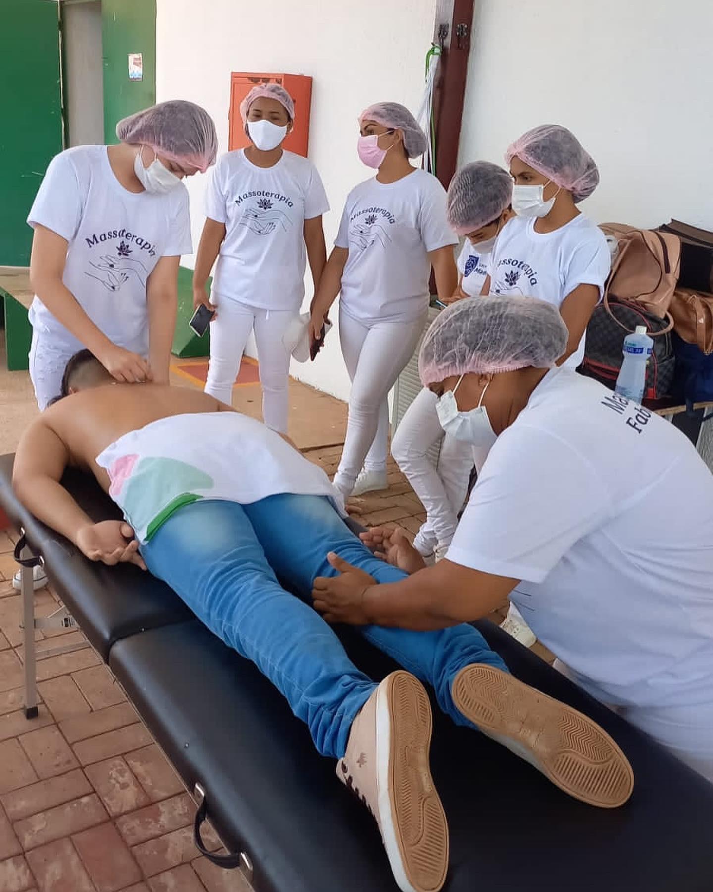 Grupo Madre Tereza oferece serviços de massoterapia aos alunos e funcionários do Instituto Federal do Amapá-IFAP