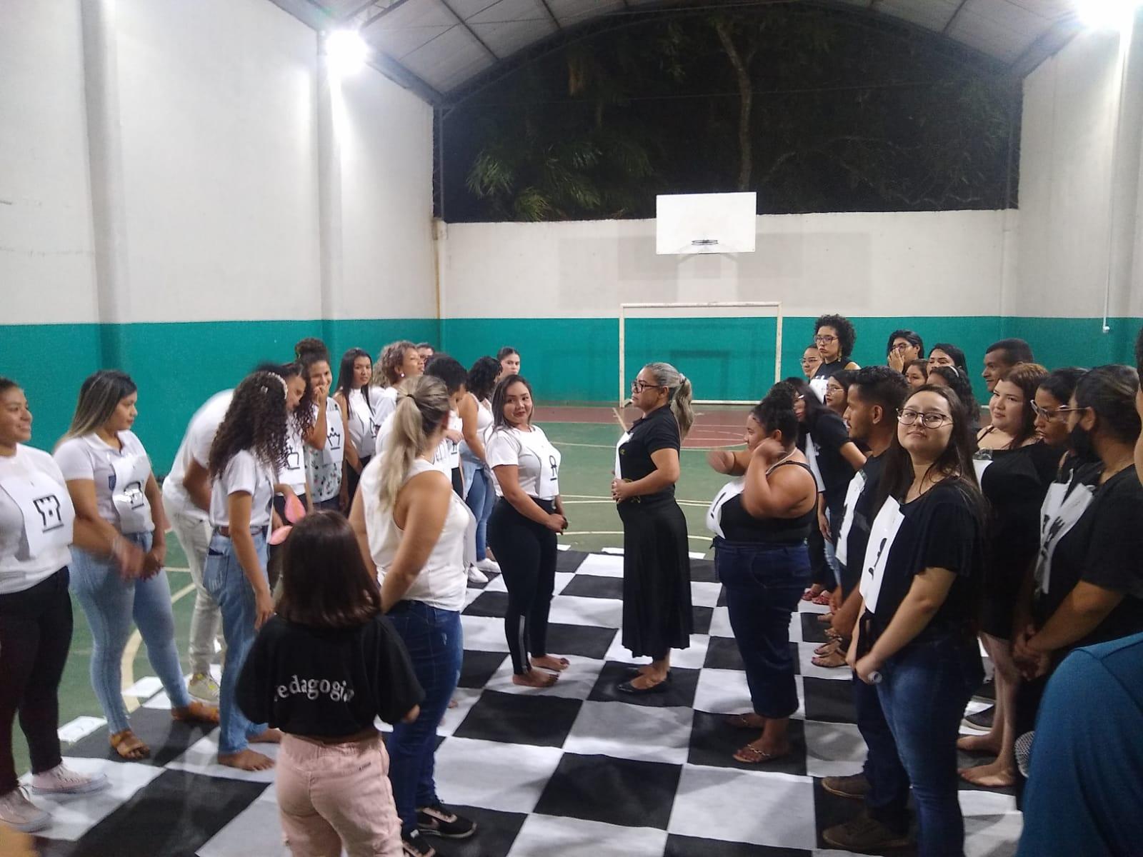 Aula de Xadrez – Novidade! – Colégio Santa Madre Teresa