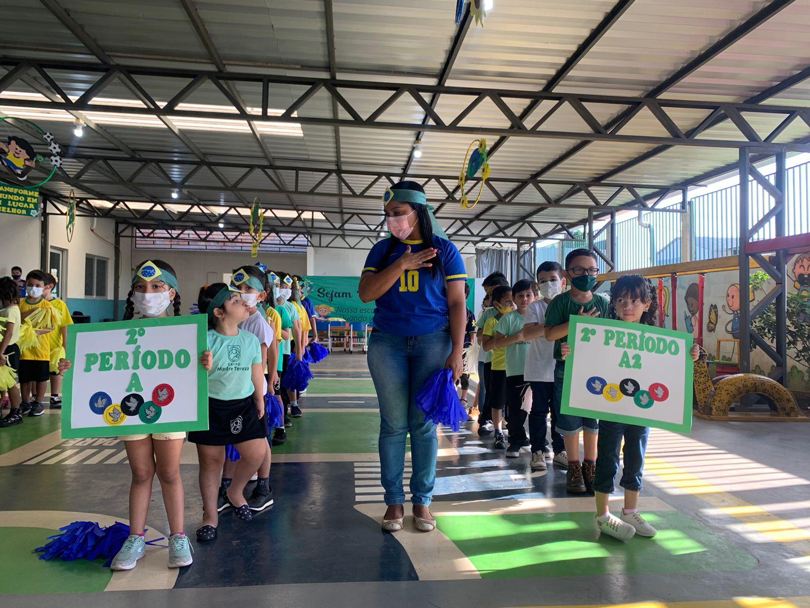 Grupo Madre Tereza realiza desfile cívico com os alunos da Educação Infantil 