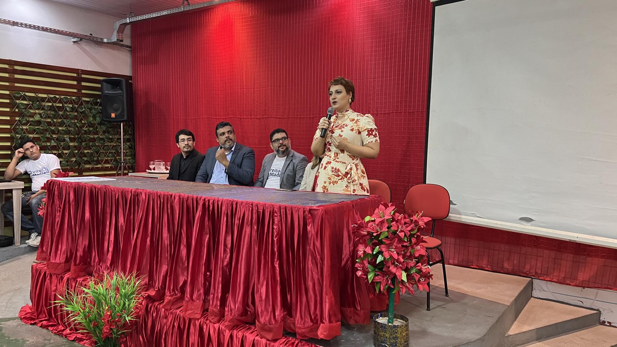 Grupo Madre Tereza realiza aula Magna  do curso de Direito