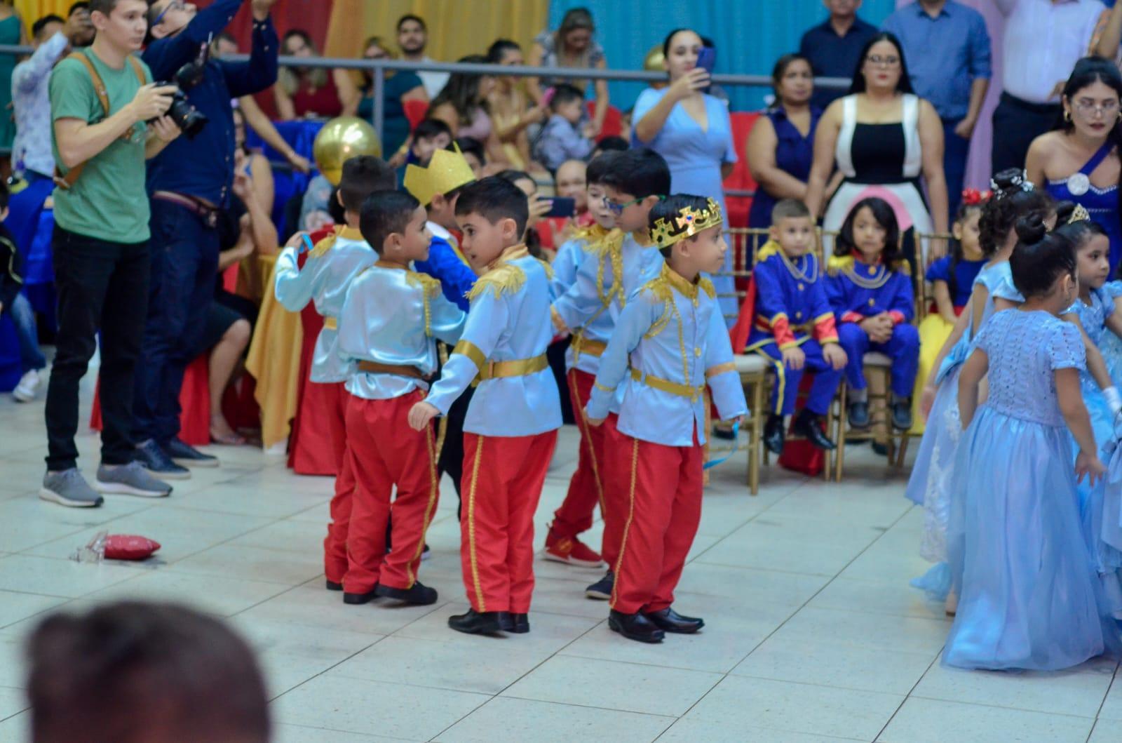 Grupo Madre Tereza realiza formatura dos alunos do Centro de Ensino 