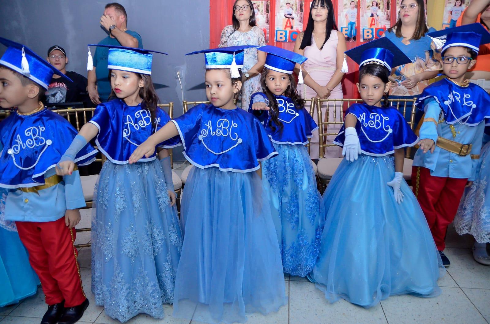 Grupo Madre Tereza realiza formatura dos alunos do Centro de Ensino 