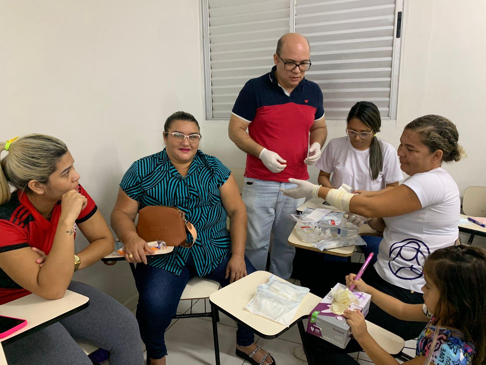 Grupo Madre Tereza promove Minicurso Práticas de Curativos no polo técnico zona sul