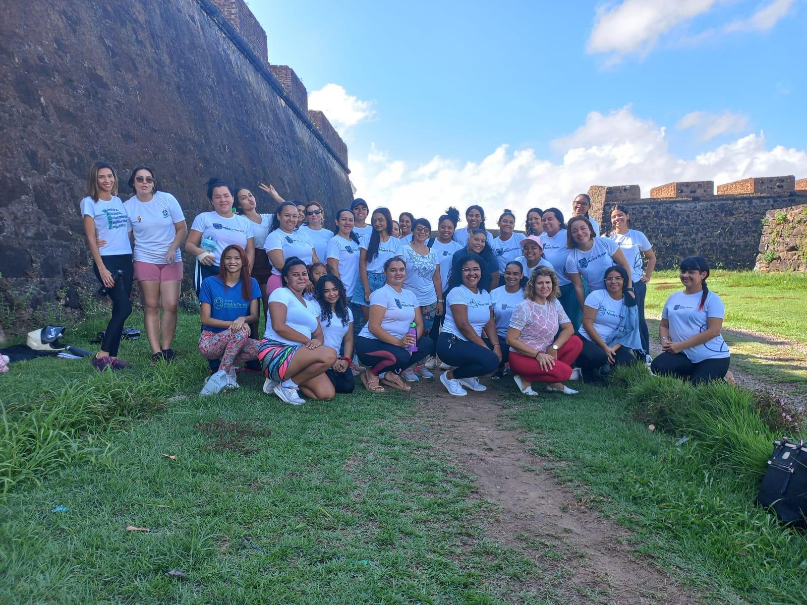 Alunas do Curso de Estética Participam de Aula Externa no Entorno da Fortaleza de São José