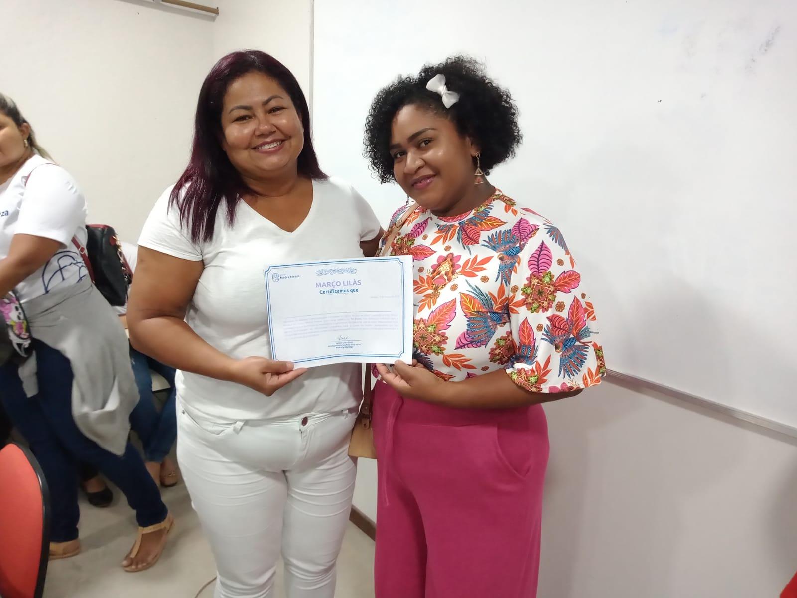 Polos da Escola Madre Tereza Macapá promovem palestras em prol do Março Lilás