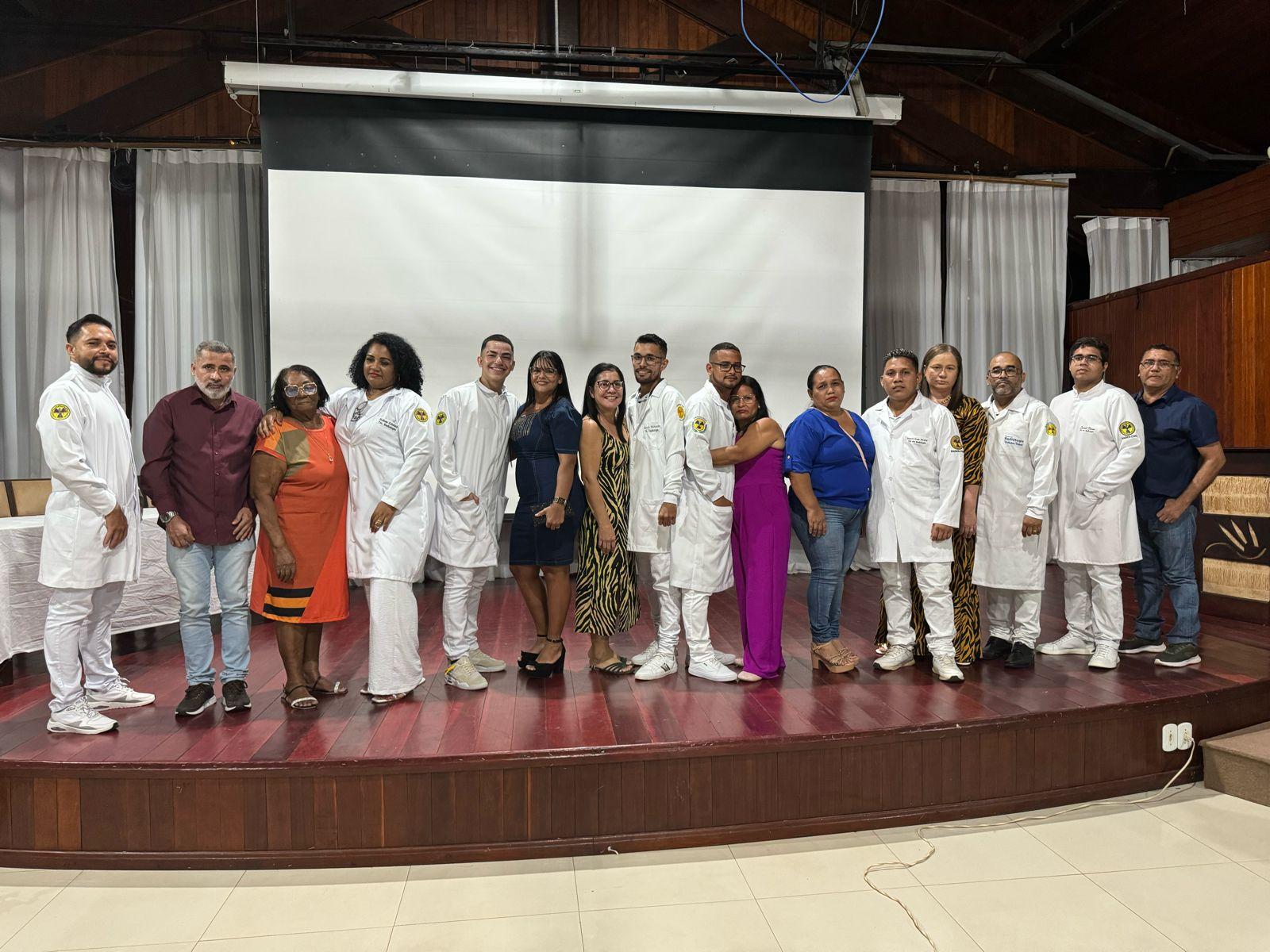 Grupo Madre Tereza Celebra Sonhos e Profissões na Cerimônia do Jaleco