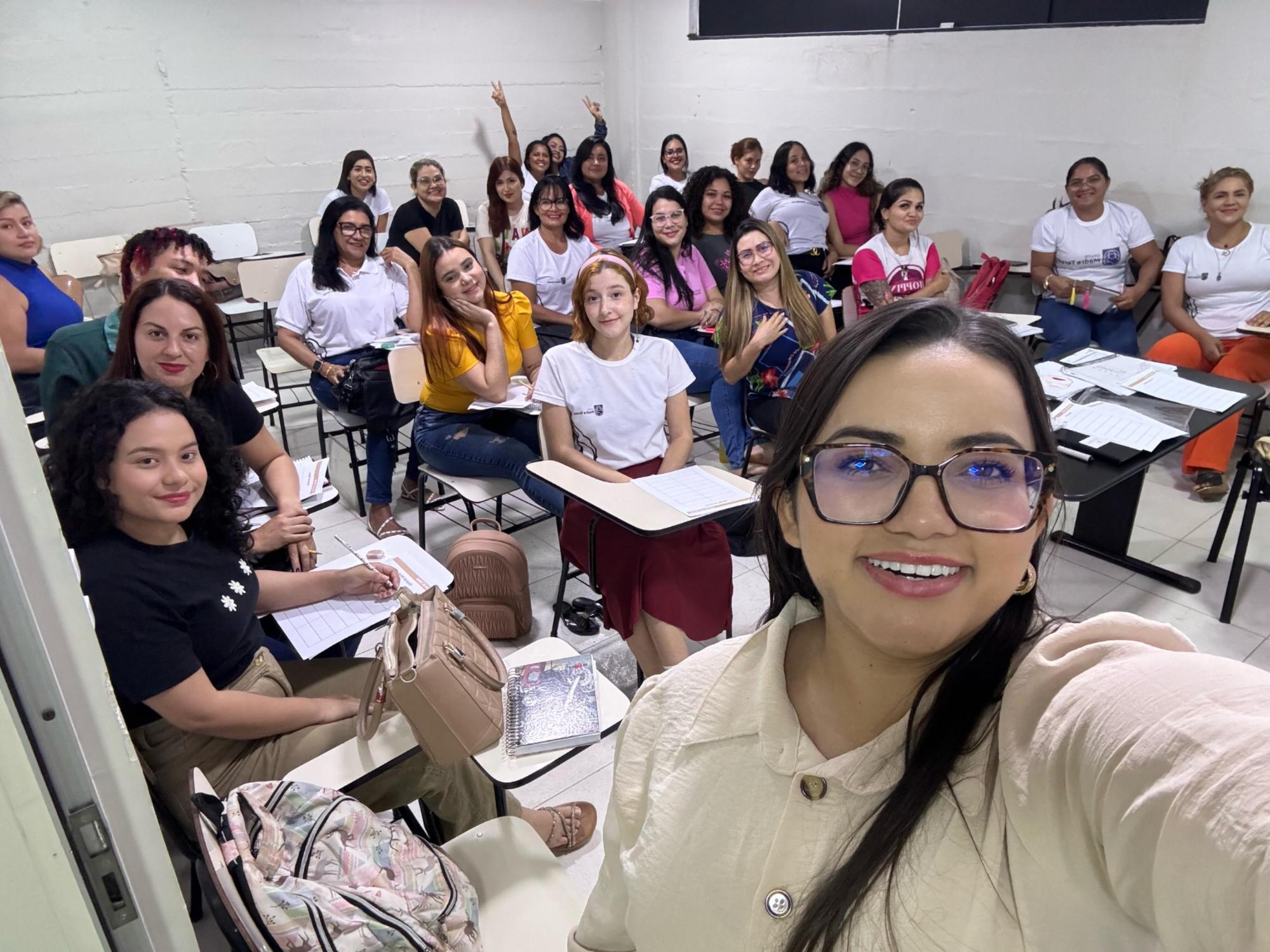 Evolução da Maquiagem: Alunas do Grupo Madre Tereza Inovam em Seminário