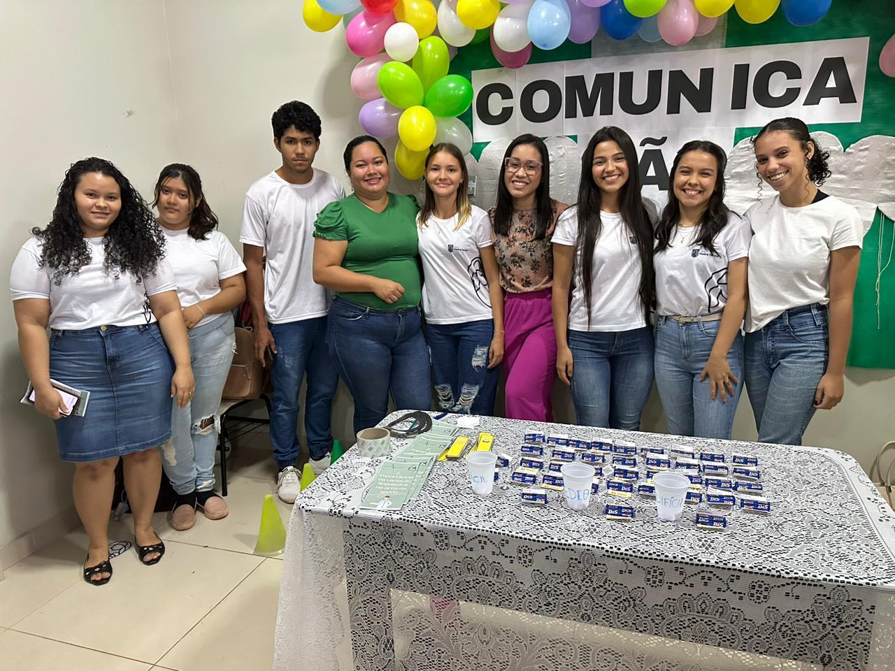 Grupo Madre Tereza leva a linguagem ao centro do cuidado em enfermagem: uma exposição educativa revela sua importância vital.