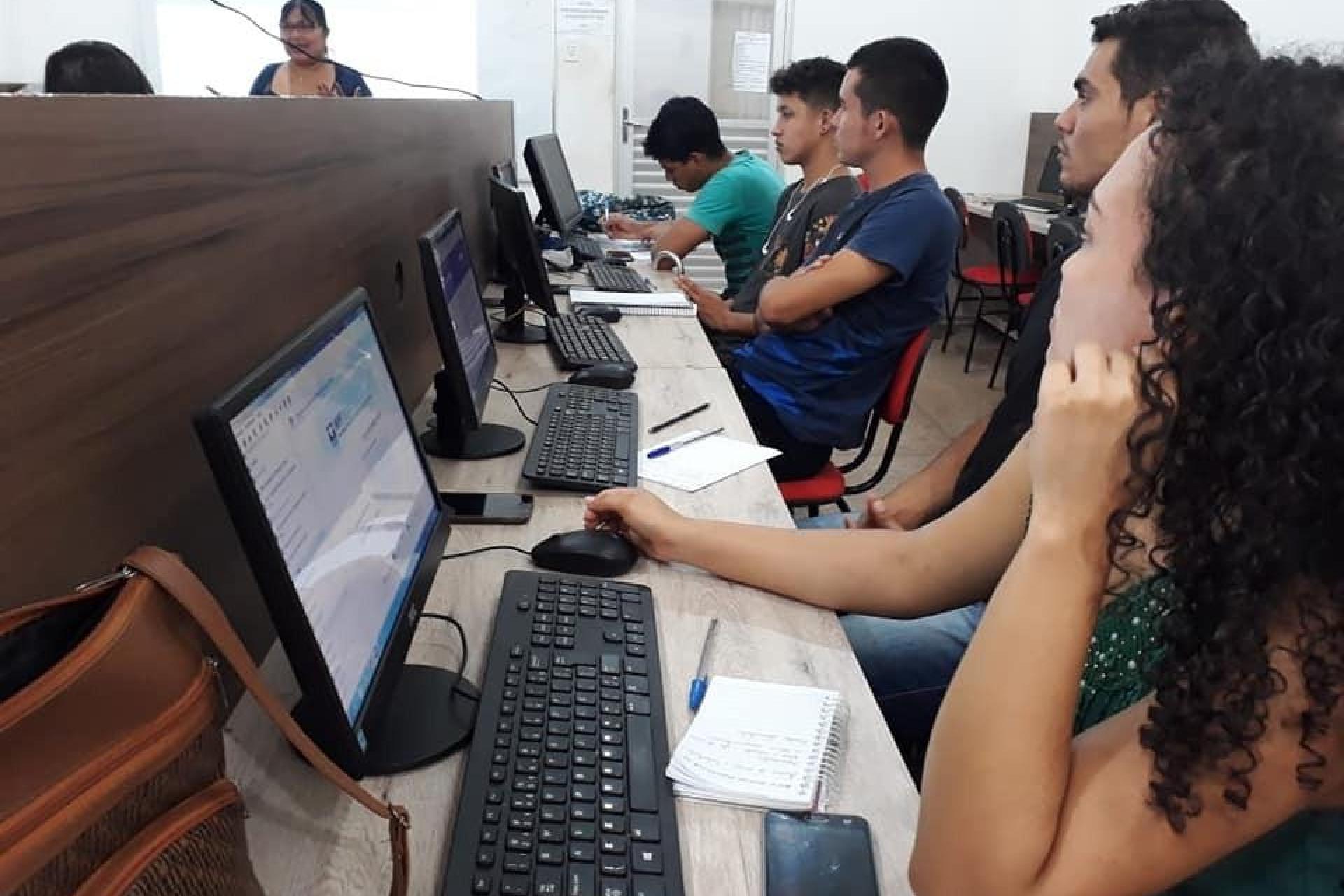 Acadêmicos do curso de Administração da Faculdade Madre Tereza iniciam etapa de capacitação do NAF.