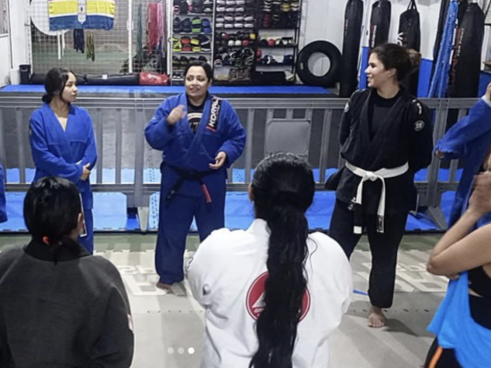 Alunas do Curso de Estética Exploram os Benefícios do Jiu-Jitsu em Aula Externa