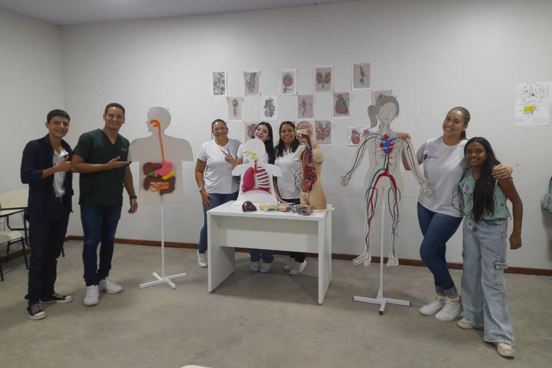 Alunos do Curso Técnico em Análises Clínicas Participam de Exposição de Anatomia, Enriquecendo o Conhecimento