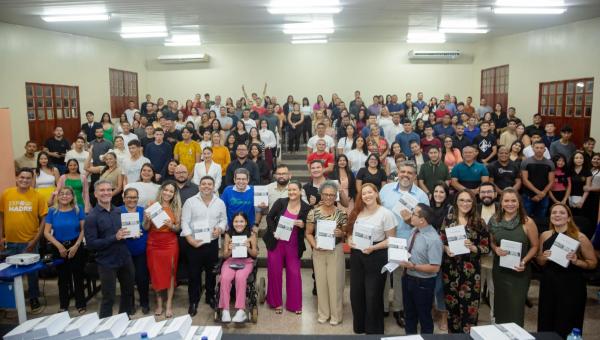 Aula Magna do Curso de Direito da Faculdade Madre Tereza com o Senador Randolfe Rodrigues: Um Encontro de Experiências e Conhecimento Constitucional