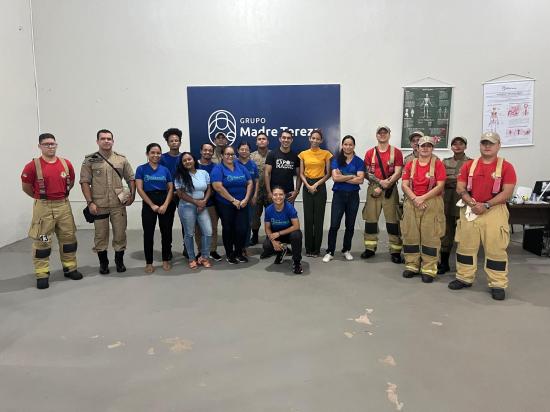 Colaboradores da Escola Técnica Madre Tereza Macapá Recebem Treinamento de Combate a Incêndio