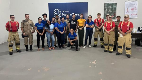 Colaboradores da Escola Técnica Madre Tereza Macapá Recebem Treinamento de Combate a Incêndio
