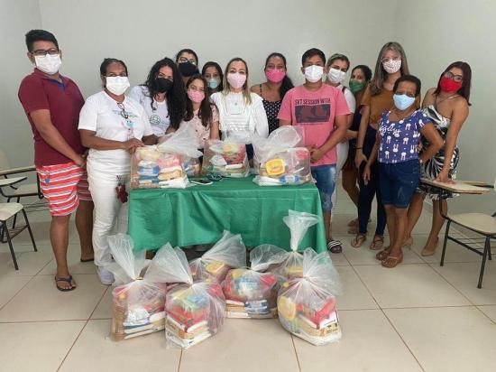 Coordenação dos Cursos Técnicos em Santana realiza doação de alimentos