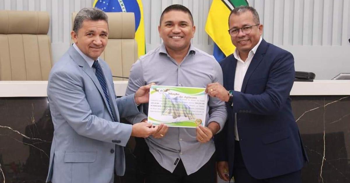 Coordenador de Desporto do Grupo Madre Tereza é homenageado por contribuição ao esporte no Amapá Coordenador de Desporto do Grupo Madre Tereza é homenageado por contribuição ao esporte no Amapá