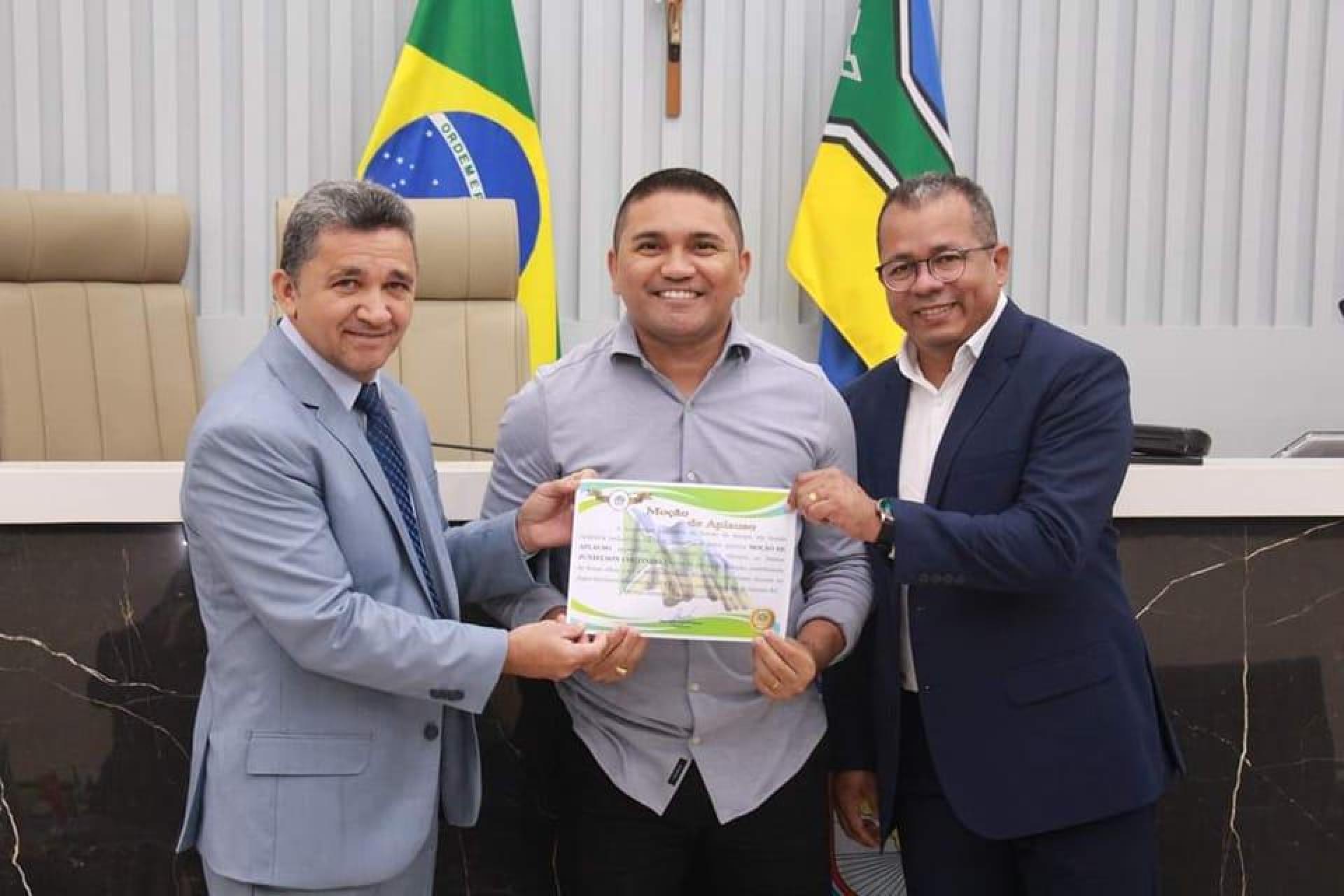 Coordenador de Desporto do Grupo Madre Tereza é homenageado por contribuição ao esporte no Amapá