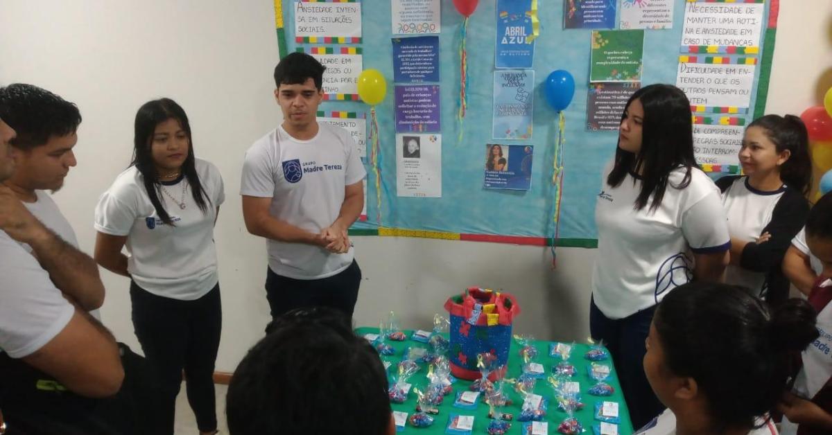 Descobrindo o Mundo do Autismo: Um Experimento Sensível pela Turma TACLT-04