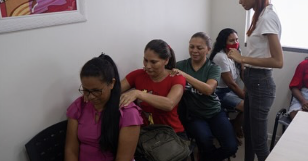 Empoderamento Feminino em Ação: Capacitação em Massagem no Bairro Marabaixo