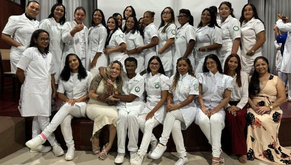 Grupo Madre Tereza Celebra Sonhos e Profissões na Cerimônia do Jaleco
