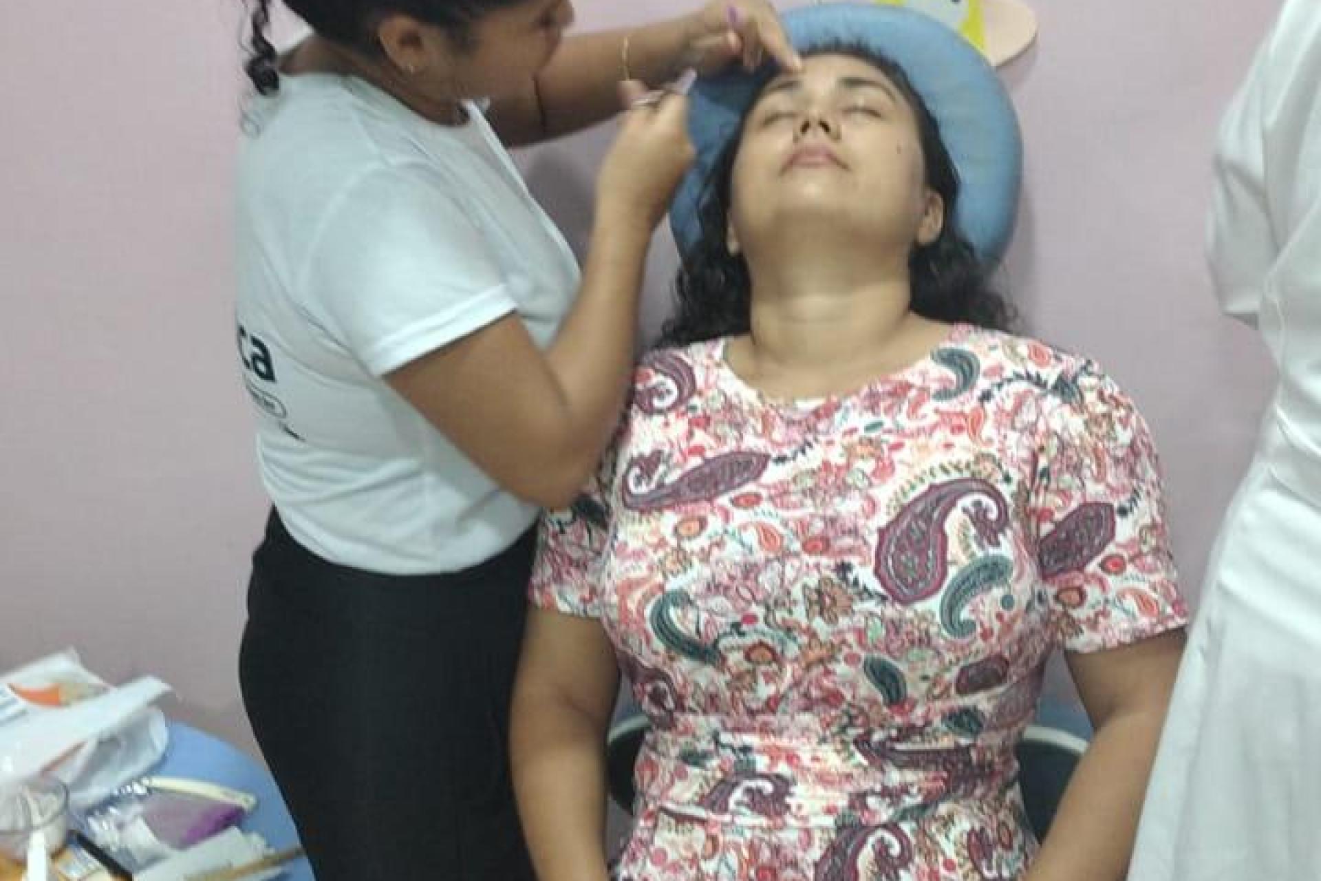 Grupo Madre Tereza e Alunas de Estética Levam Beleza e Bem-Estar à Comunidade em Homenagem ao Dia das Mulheres