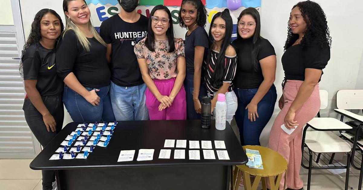 Grupo Madre Tereza leva a linguagem ao centro do cuidado em enfermagem: uma exposição educativa revela sua importância vital.