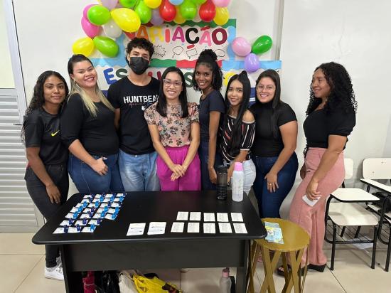 Grupo Madre Tereza leva a linguagem ao centro do cuidado em enfermagem: uma exposição educativa revela sua importância vital.