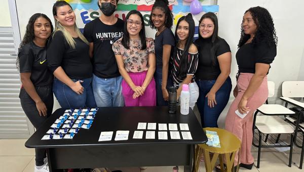 Grupo Madre Tereza leva a linguagem ao centro do cuidado em enfermagem: uma exposição educativa revela sua importância vital.