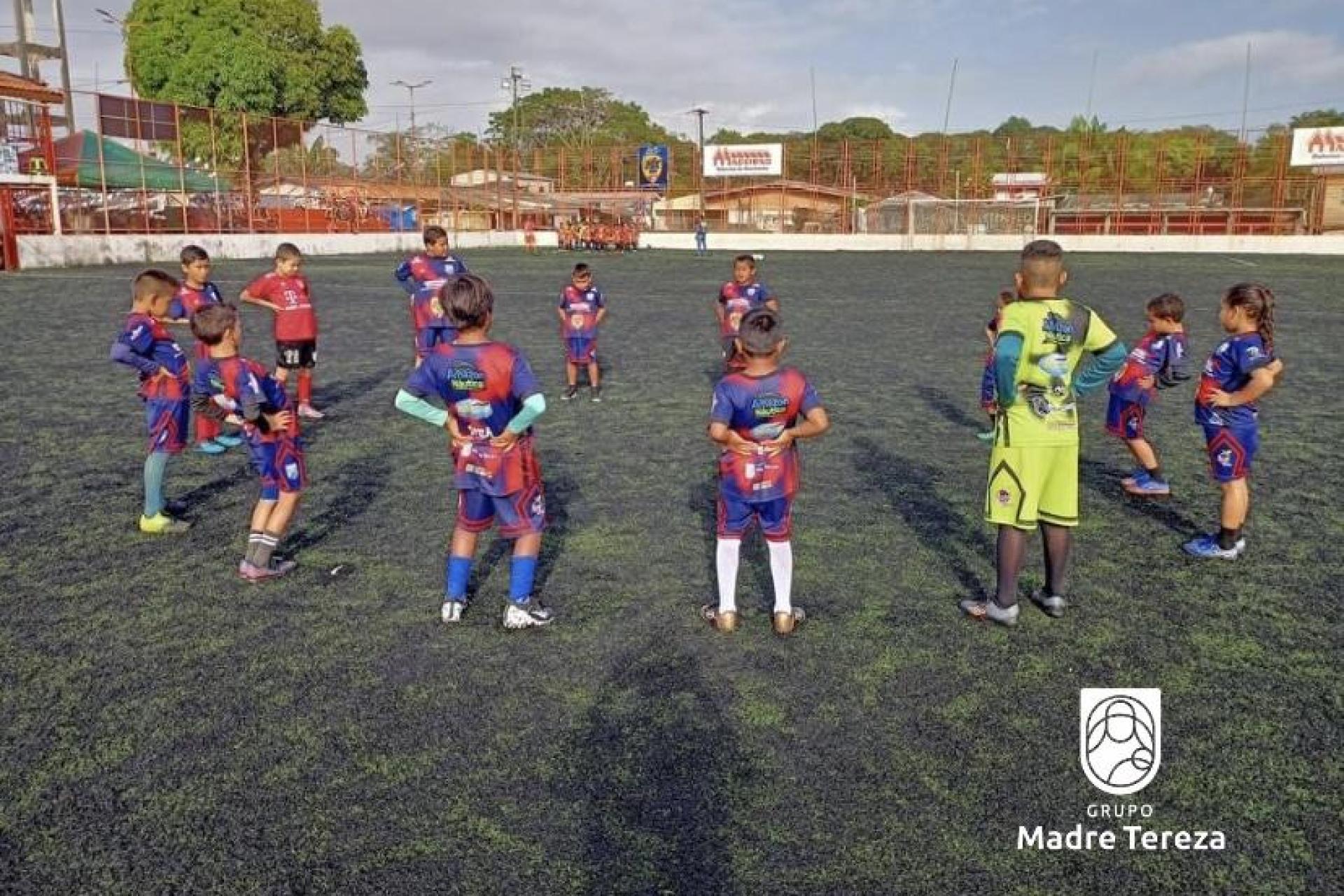 Grupo Madre Tereza participa de projeto Futuro Camisa 10