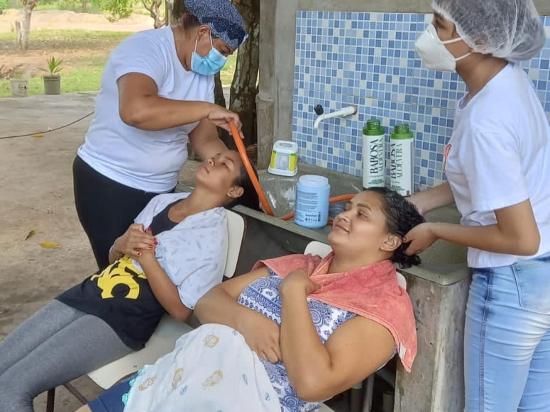 Grupo Madre Tereza realiza ação social no Centro Espírita no Distrito do Coração. 