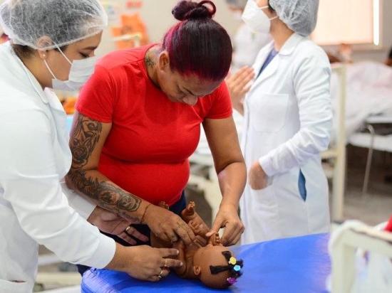 Grupo Madre Tereza realiza capacitação para pacientes da Maternidade Mãe Luzia