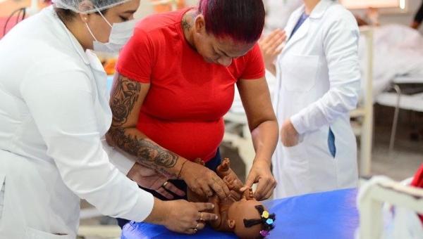 Grupo Madre Tereza realiza capacitação para pacientes da Maternidade Mãe Luzia