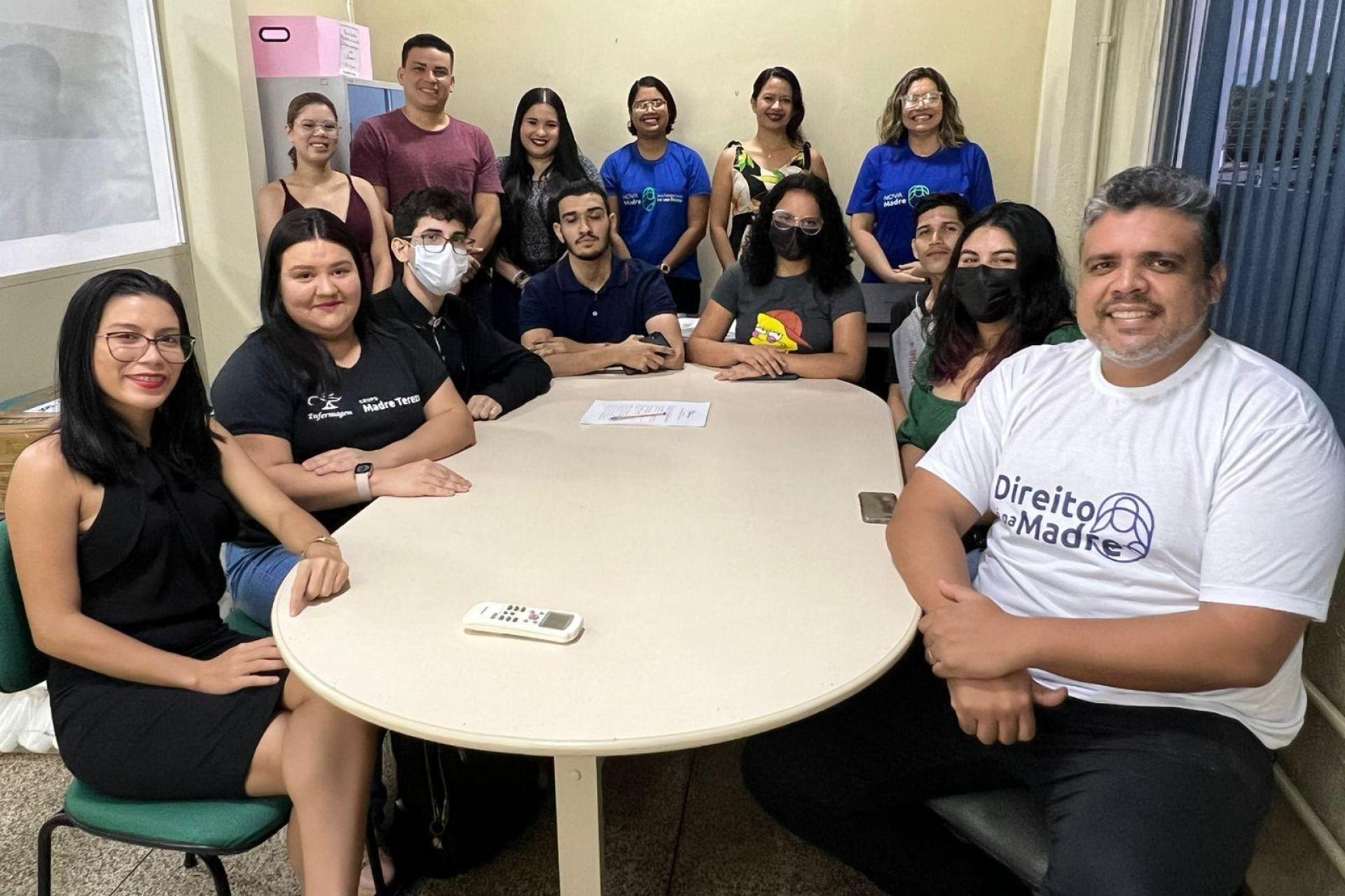 Grupo Madre Tereza realiza cerimônia de assinatura do termo de iniciação científica 