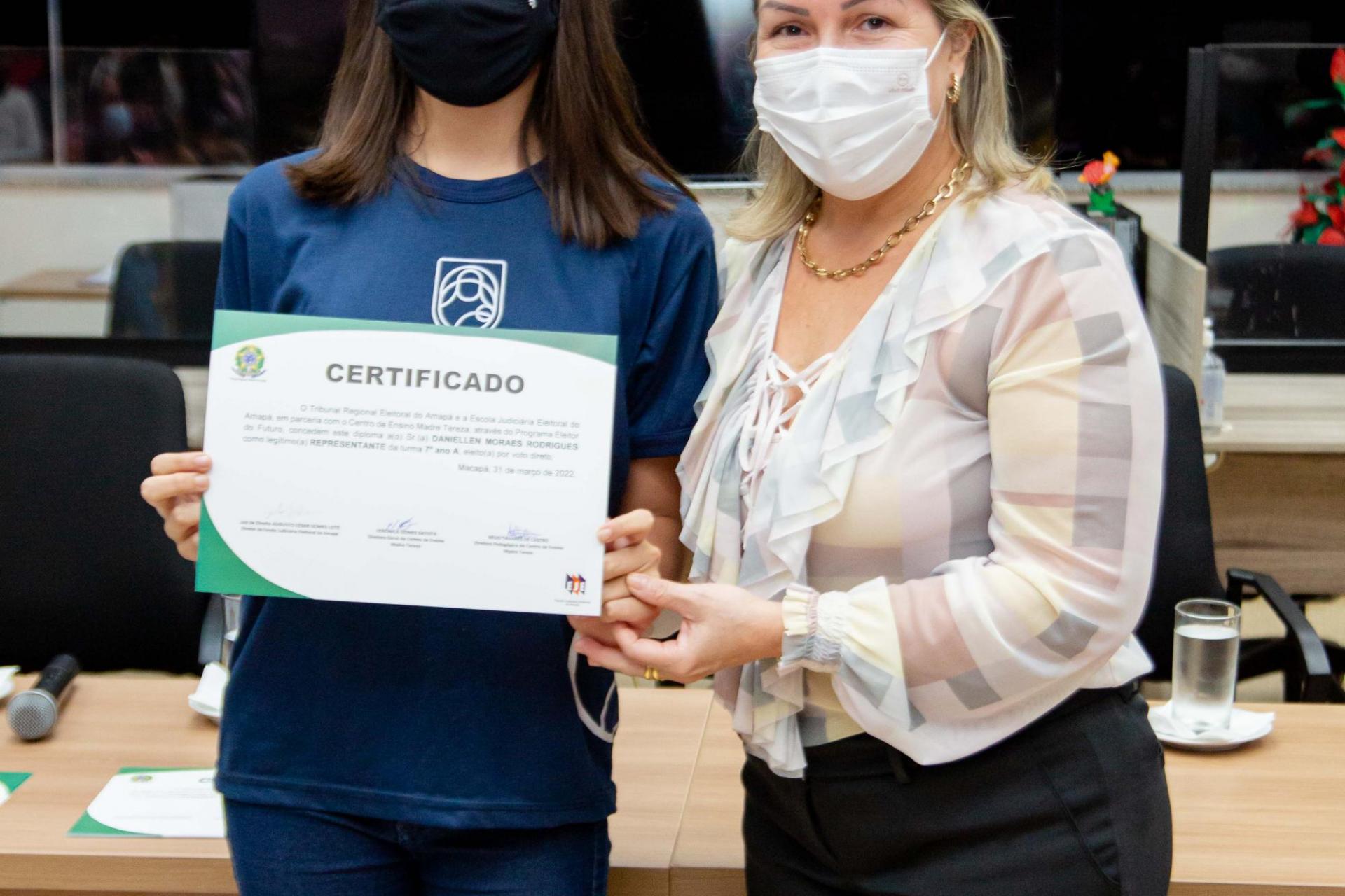 Grupo Madre Tereza realiza diplomação do projeto ‘Eleitor do Futuro’