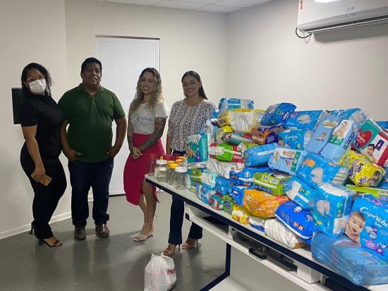 Grupo Madre Tereza realiza doação de fraldas ao Centro de Especialidades Papeléo Paes durante a Campanha Agosto Dourado