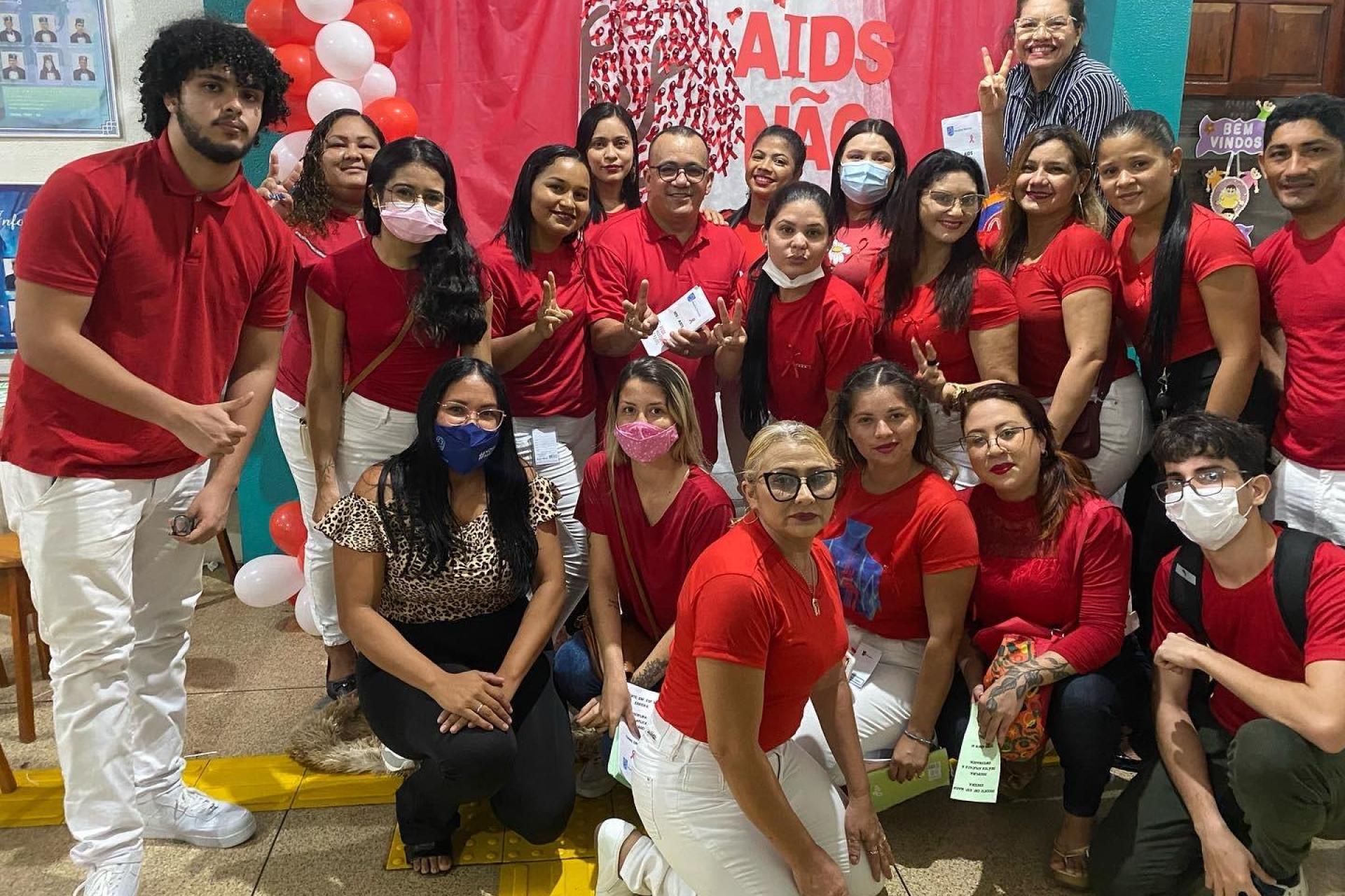 Grupo Madre Tereza realiza exposição sobre prevenção ao HIV/AIDS