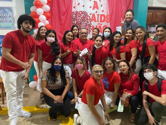 Grupo Madre Tereza realiza exposição sobre prevenção ao HIV/AIDS