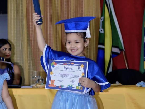 Grupo Madre Tereza realiza formatura dos alunos do Centro de Ensino 