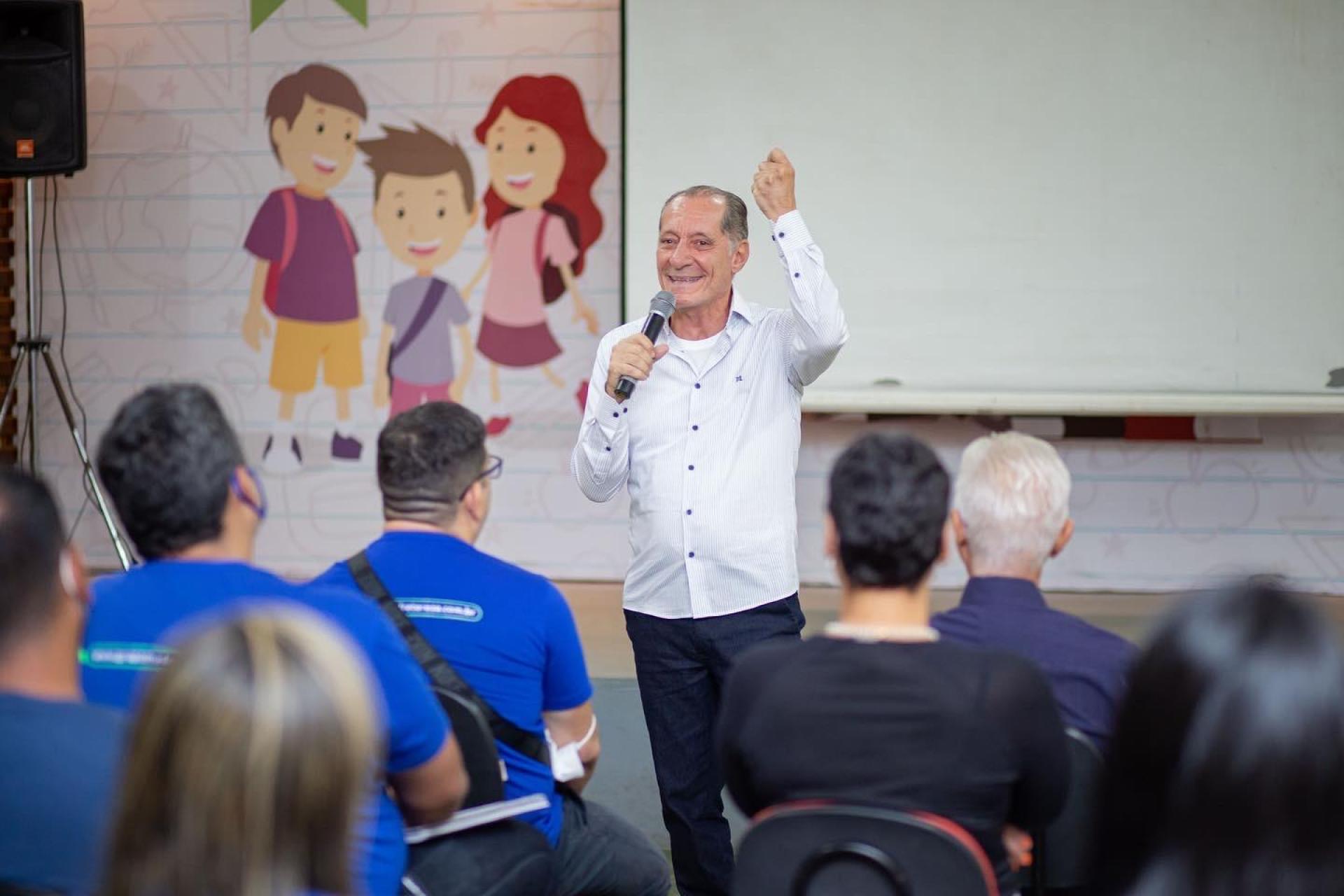 Grupo Madre Tereza realiza palestra motivacional para colaboradores