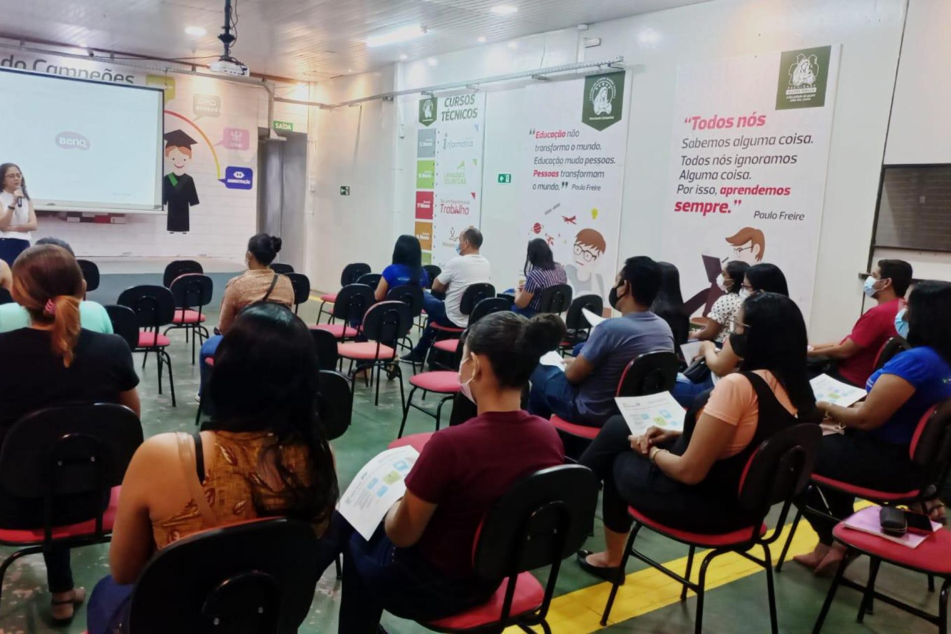 Grupo Madre Tereza realiza palestra para docentes da educação básica 