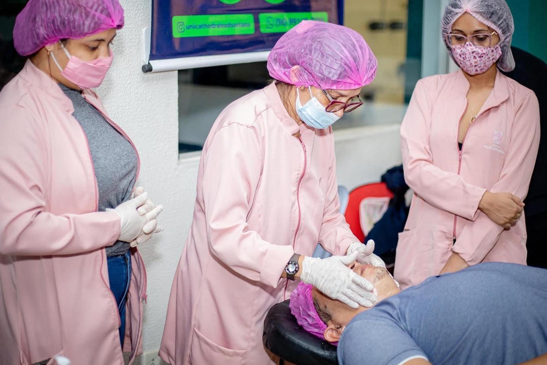 Grupo Madre Tereza realiza primeira aula prática de Estética em Santana