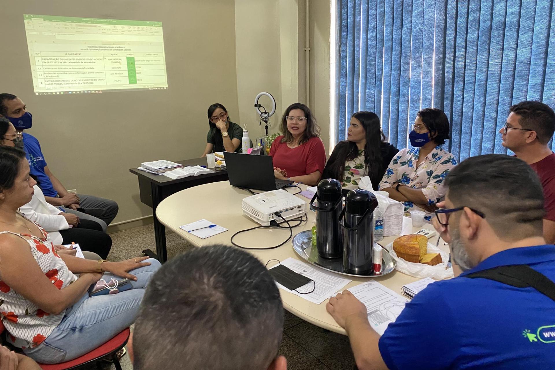 Grupo Madre Tereza realiza  reunião de Gestão de Desempenho Acadêmico