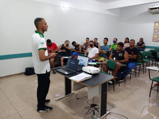 Grupo Madre Tereza recebe representante da Confederação Brasileira de Futsal