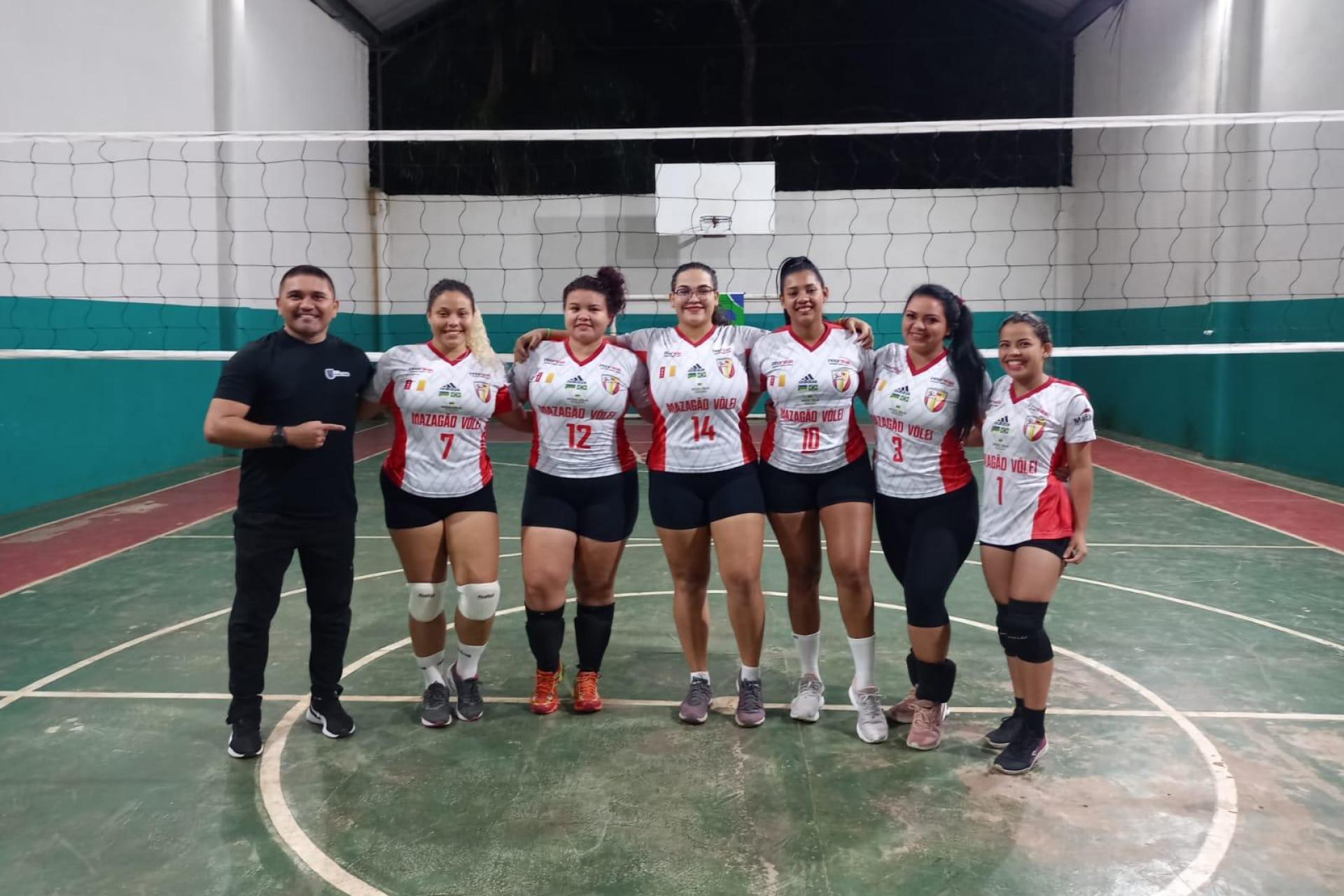 Início do 1° Torneio da Madre reuniu 12 equipes de vôlei de Santana