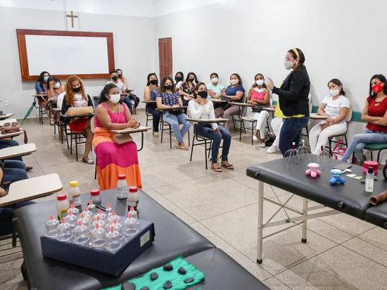 O Grupo Madre Tereza realiza Workshop para Calouros do Curso de Massoterapia.