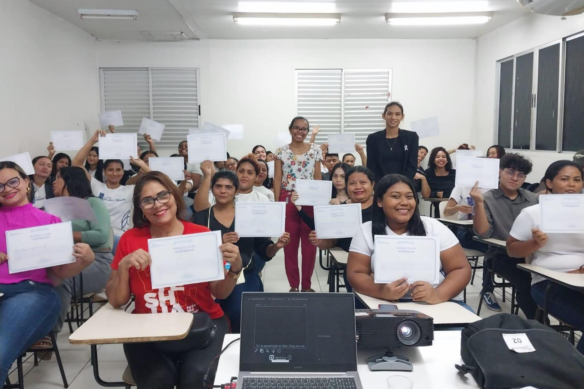 Polos da Escola Madre Tereza Macapá promovem palestras em prol do Março Lilás