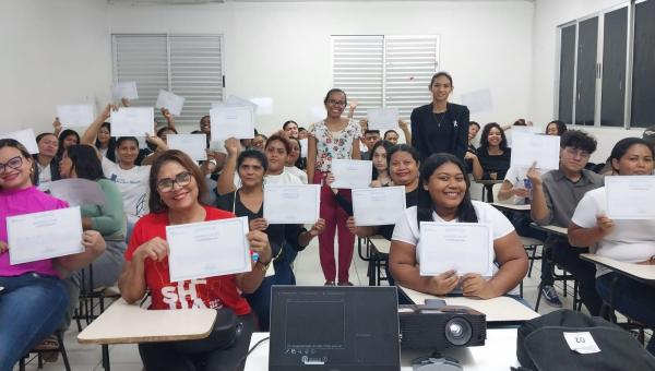 Polos da Escola Madre Tereza Macapá promovem palestras em prol do Março Lilás